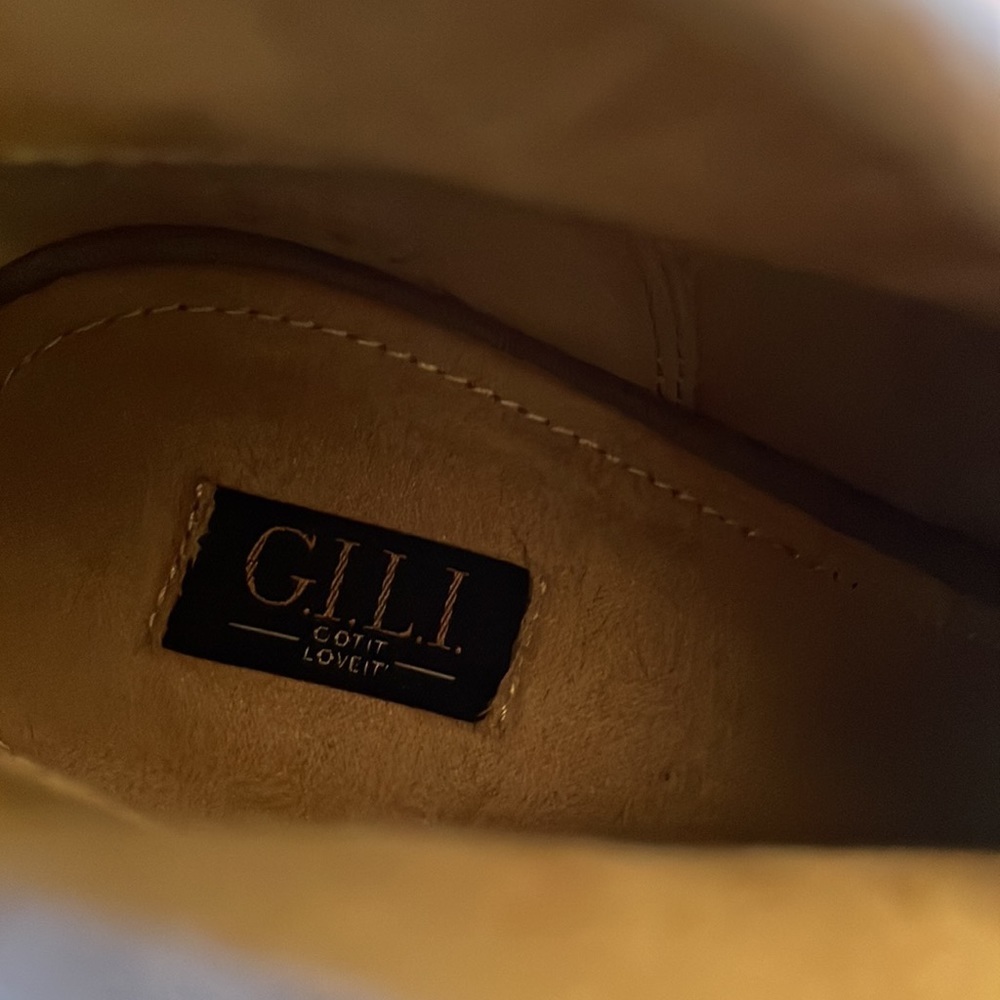 🥰 GILI tan suede peep toe shooties. 9.5. NWOT. Pristine preloved condition. - Picture 5 of 7